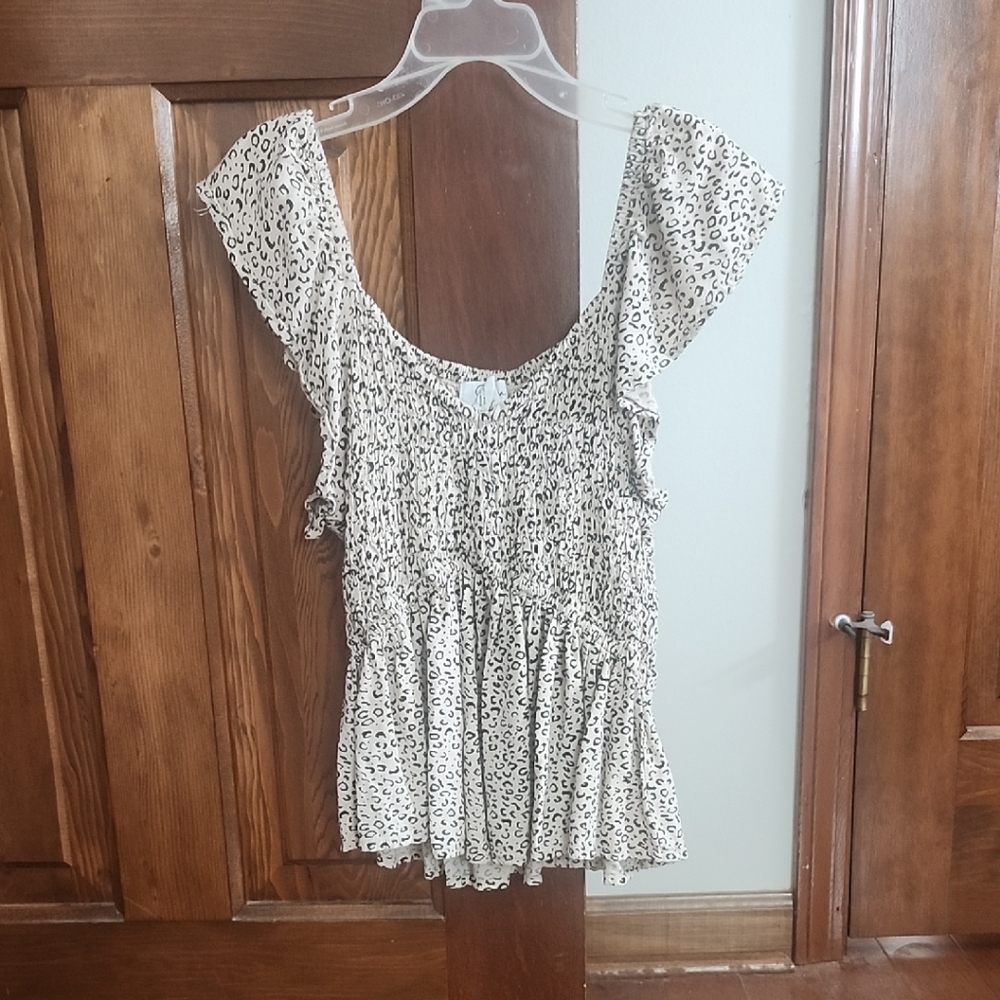 Creme Cheeta Print Top